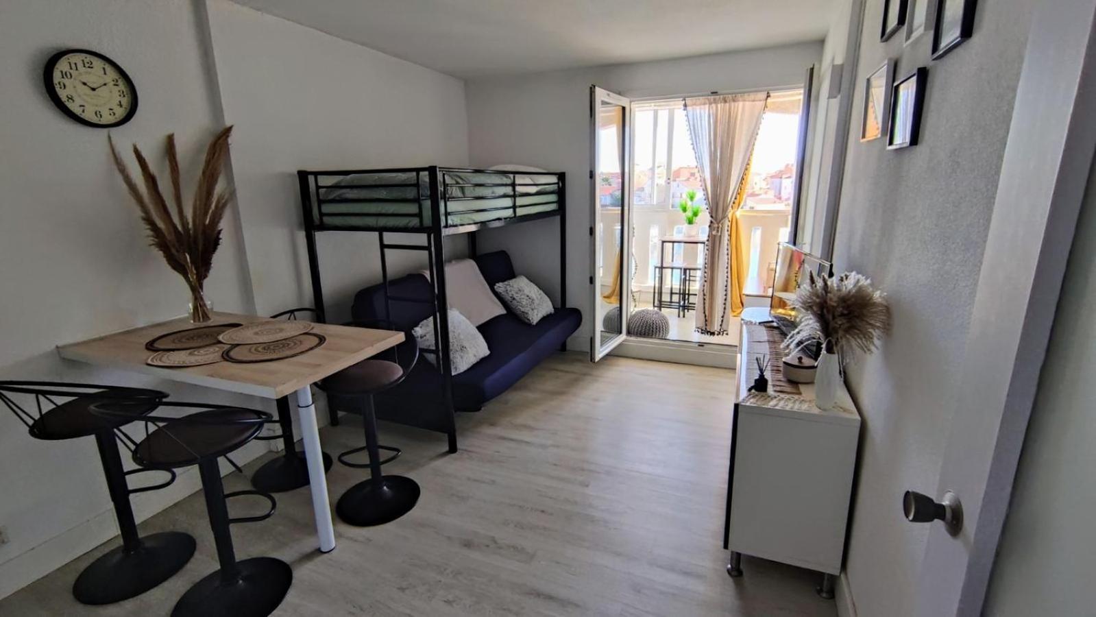 Studio Avec Vue Sublime Sur L'Etang Et Les Montagnes Catalanes เลอบาร์กาแรส ภายนอก รูปภาพ