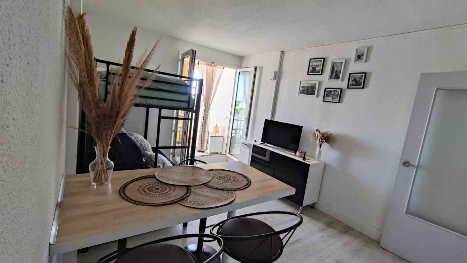 Studio Avec Vue Sublime Sur L'Etang Et Les Montagnes Catalanes เลอบาร์กาแรส ภายนอก รูปภาพ